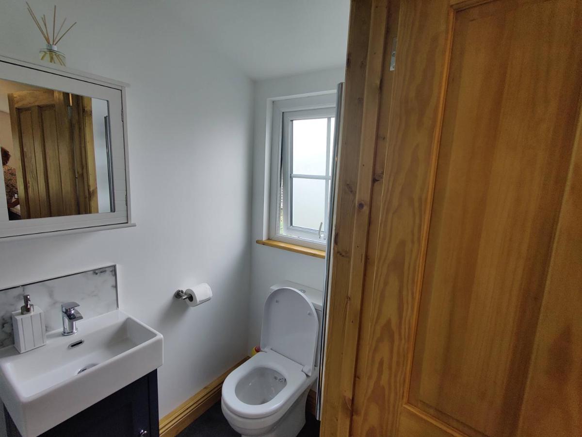 Bumble Bee Cabin Bootle  المظهر الخارجي الصورة