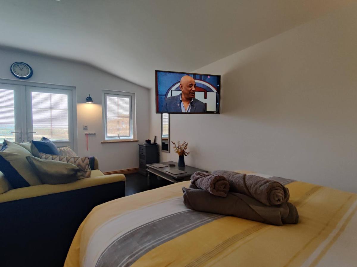 Bumble Bee Cabin Bootle  المظهر الخارجي الصورة